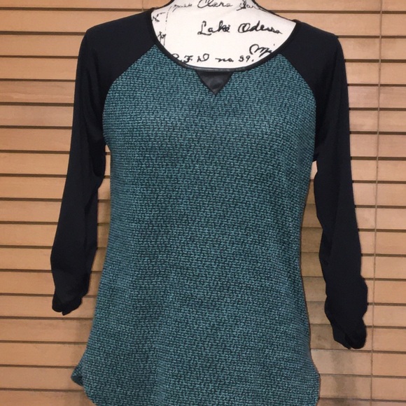 New Direction 3/4 Sleeve blouse - Picture 2 of 8